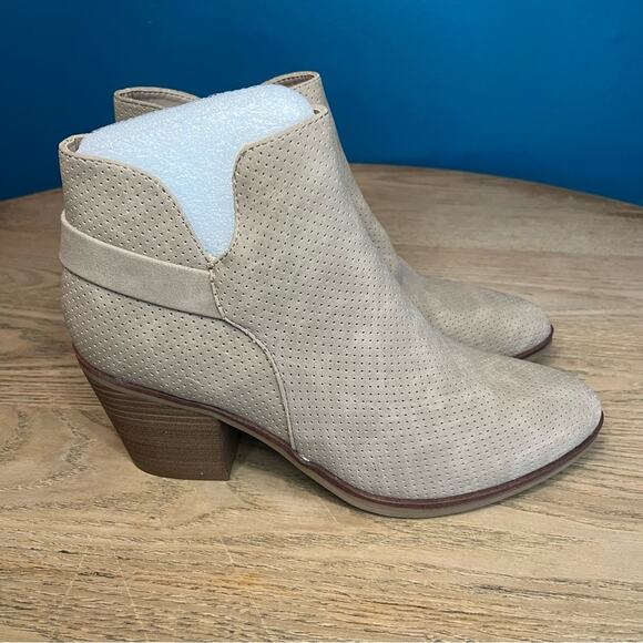 New! Mia Women's Jullep Perf Pointy Ankle Block Heel Booties Khaki Tan Size 8 - Picture 2 of 9